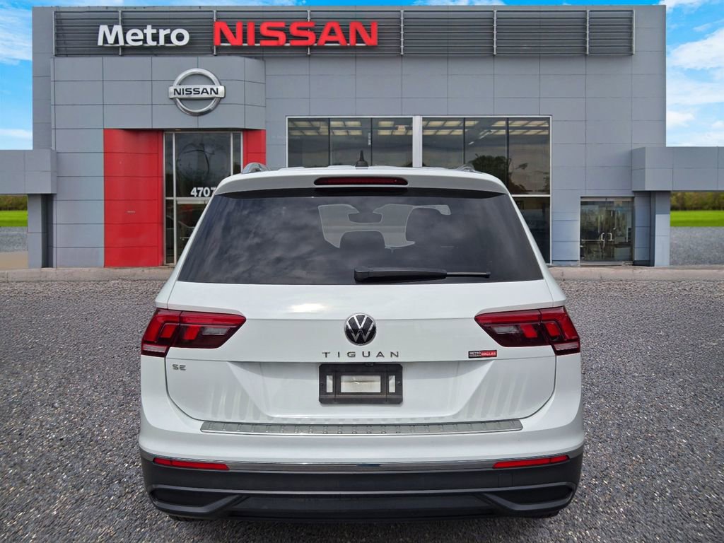 Used 2022 Volkswagen Tiguan SE w/ Panoramic Sunroof Package FWD image 5