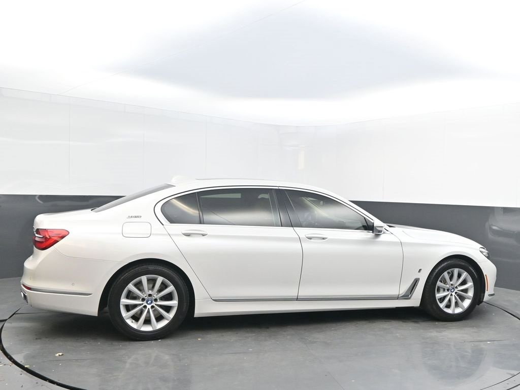 Used 2018 BMW 740e xDrive image 8