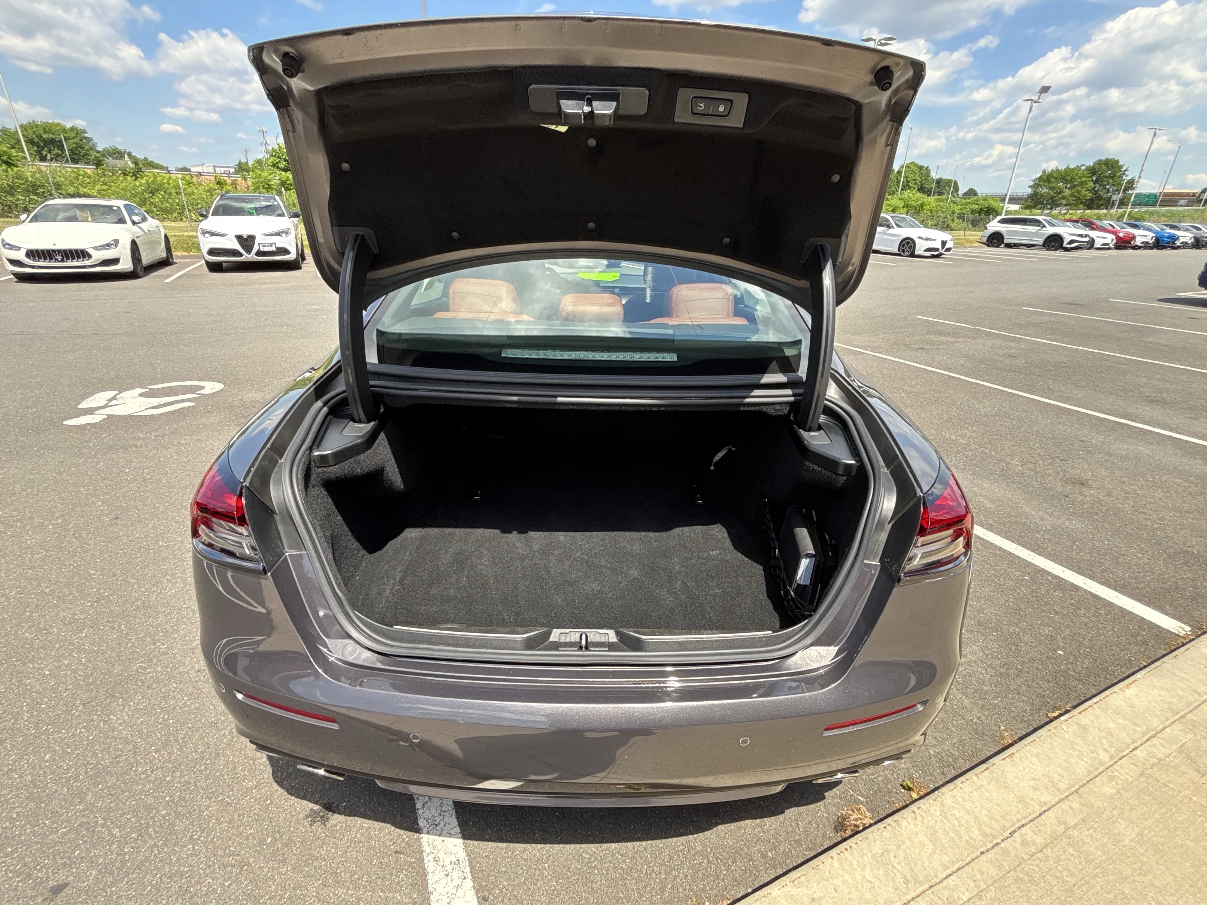 Used 2023 Maserati Quattroporte GT RWD image 44