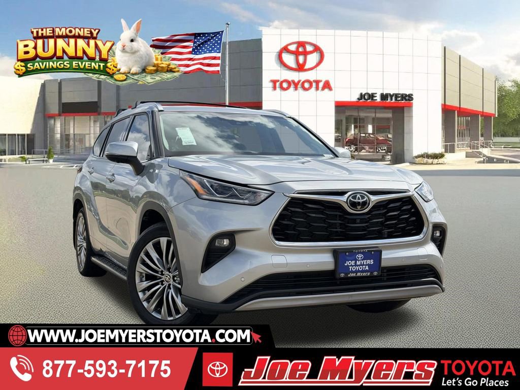 Used 2024 Toyota Highlander Platinum FWD image 1