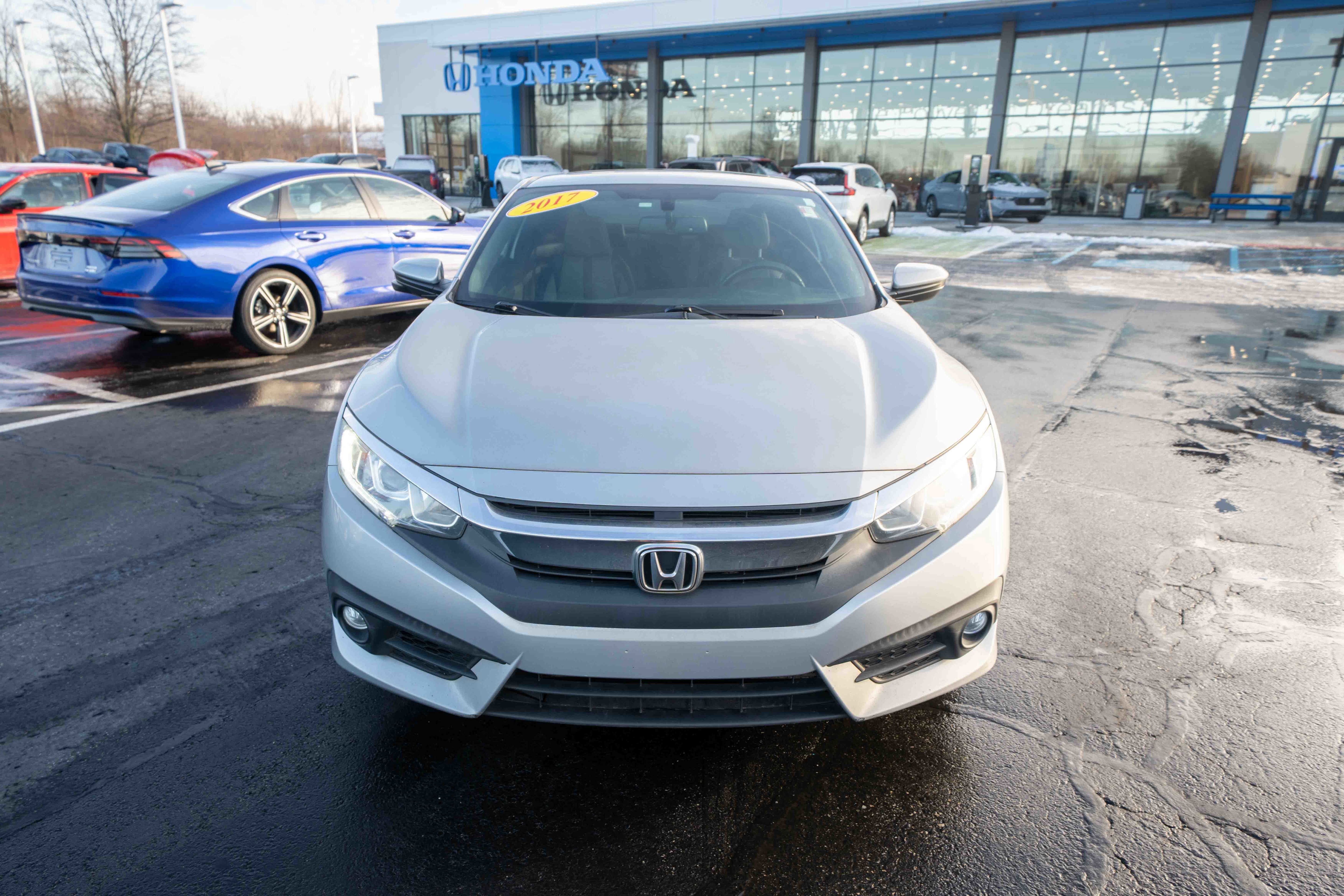 Used 2017 Honda Civic EX-L image 2