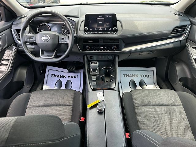 Used 2025 Nissan Rogue SV FWD image 16