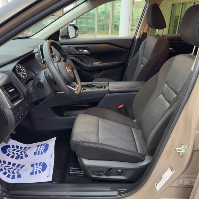 Used 2024 Nissan Rogue SV image 10