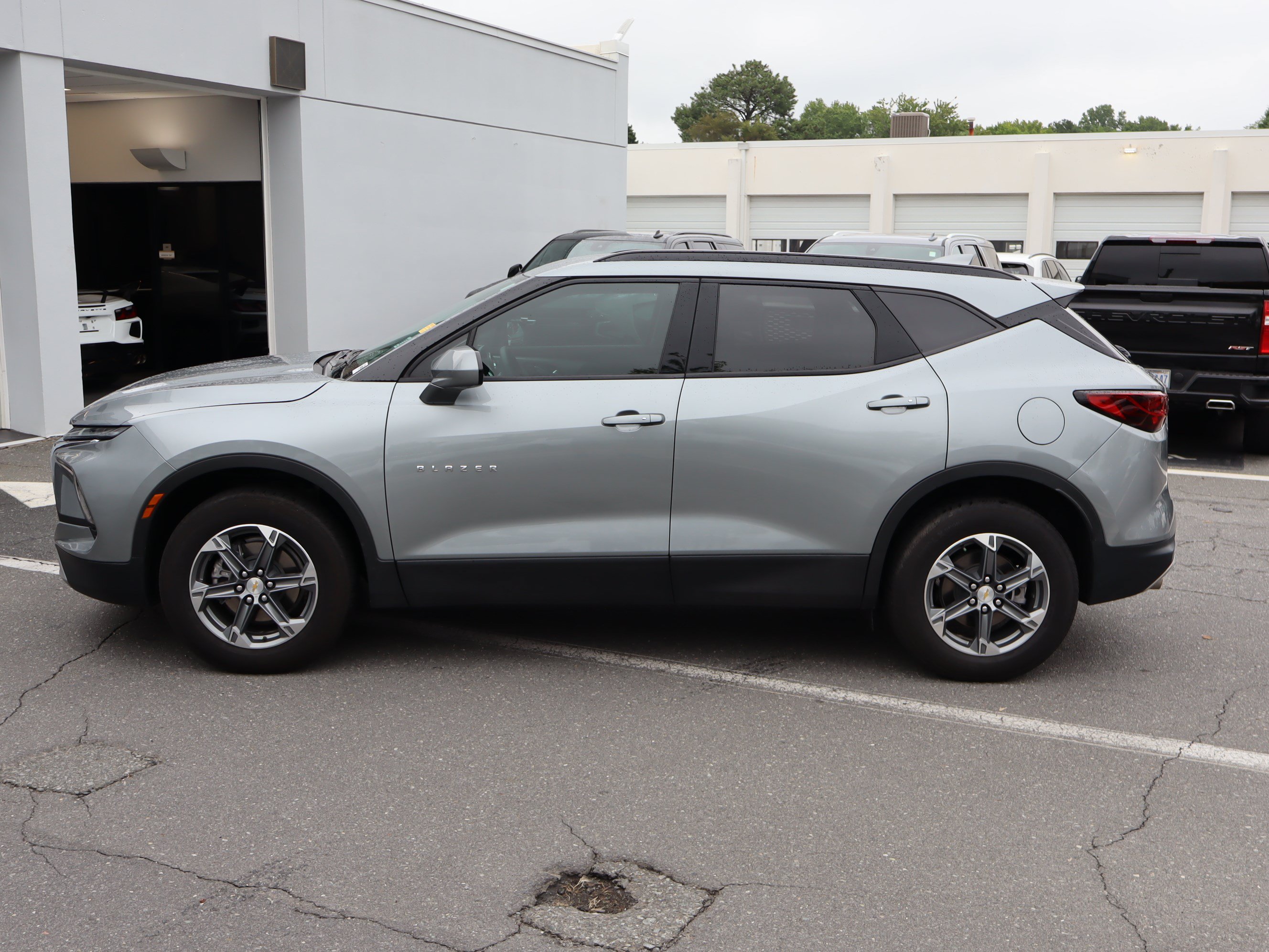 Used 2025 Chevrolet Blazer LT w/ Convenience Package FWD image 7