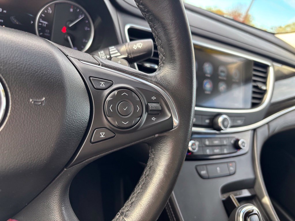 Used 2017 Buick LaCrosse Essence FWD image 29