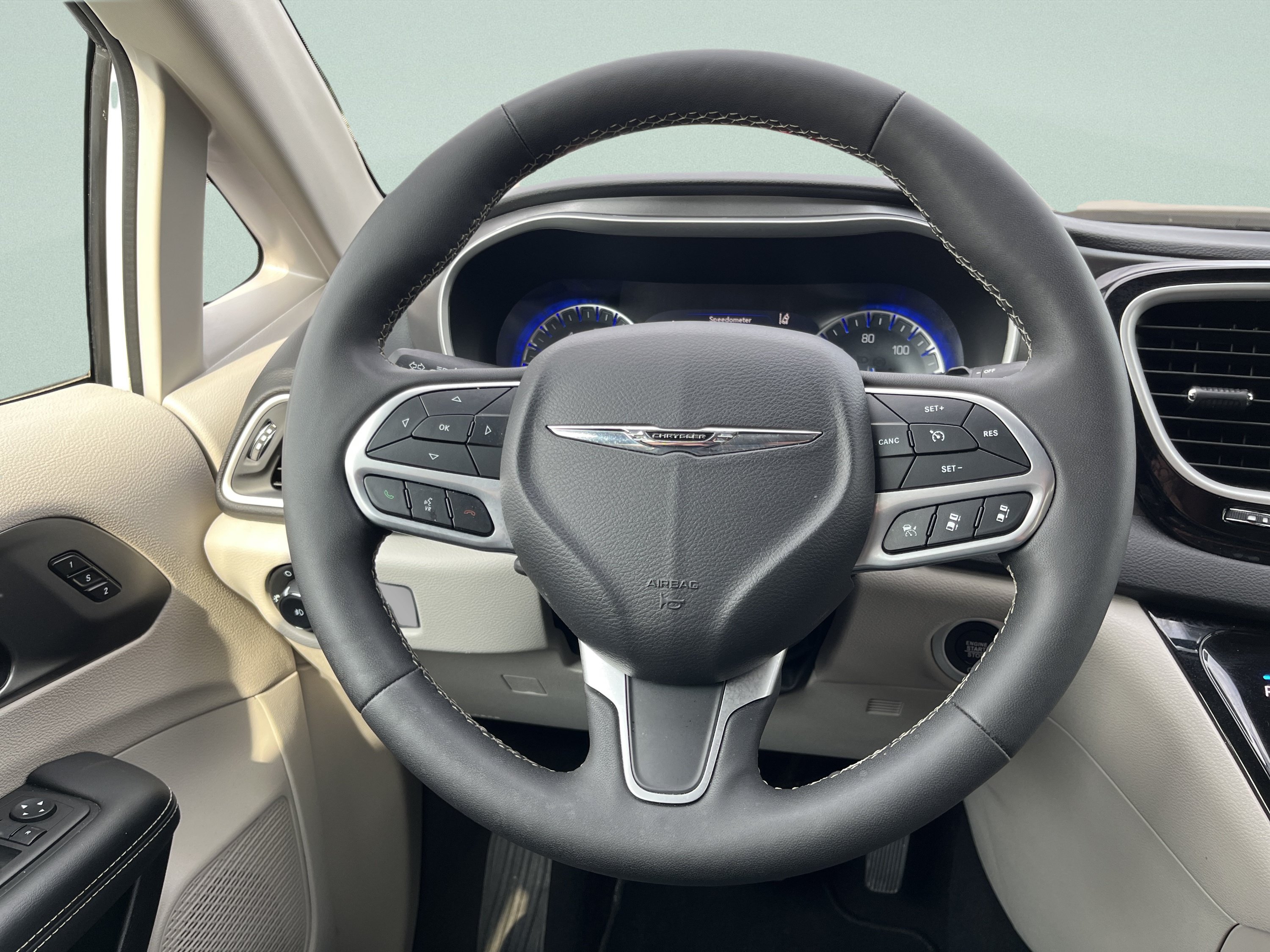 Used 2024 Chrysler Pacifica Touring-L FWD image 24