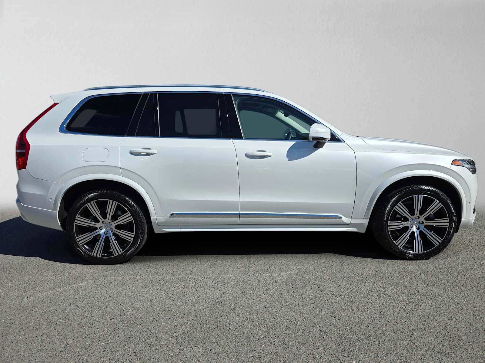 Used 2023 Volvo XC90 B6 Ultimate w/ Protection Package Premier AWD/4WD image 3