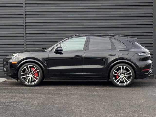 Used 2025 Porsche Cayenne Turbo image 2