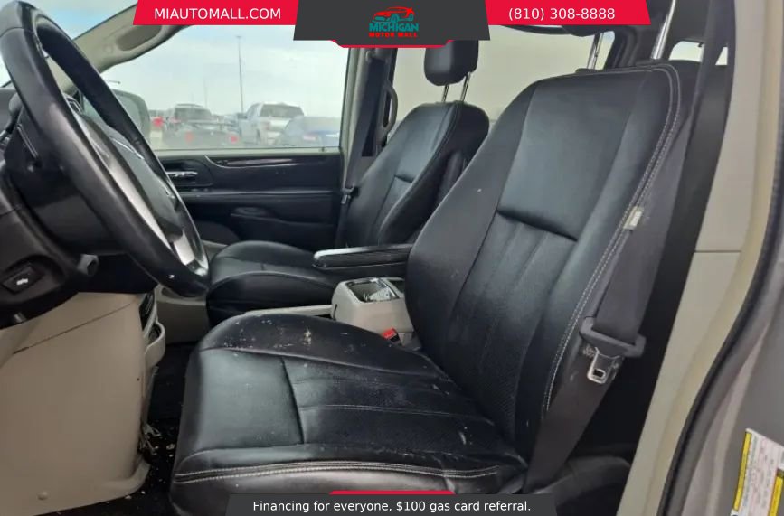 Used 2014 Chrysler Town & Country Touring-L w/ Driver Convenience Group image 7