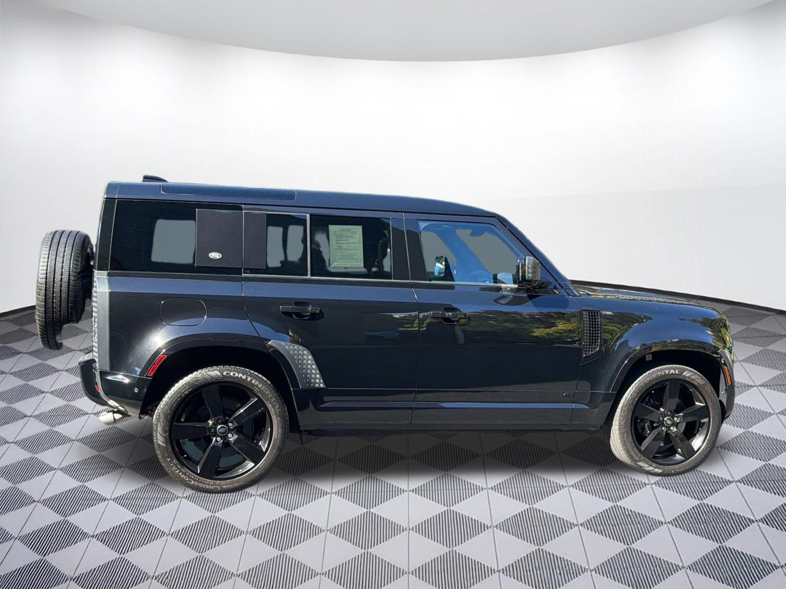 Used 2024 Land Rover Defender 110 V8 AWD/4WD image 8