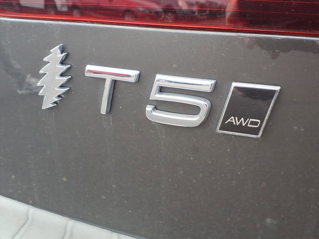 Used 2021 Volvo V60 T5 Cross Country image 18