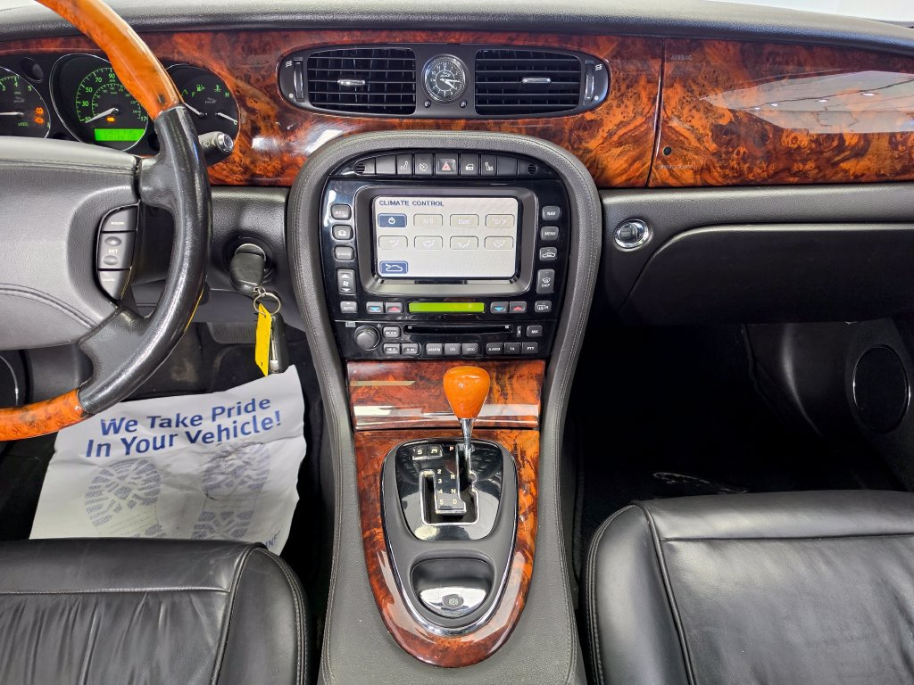 Used 2008 Jaguar XJ8 RWD image 10