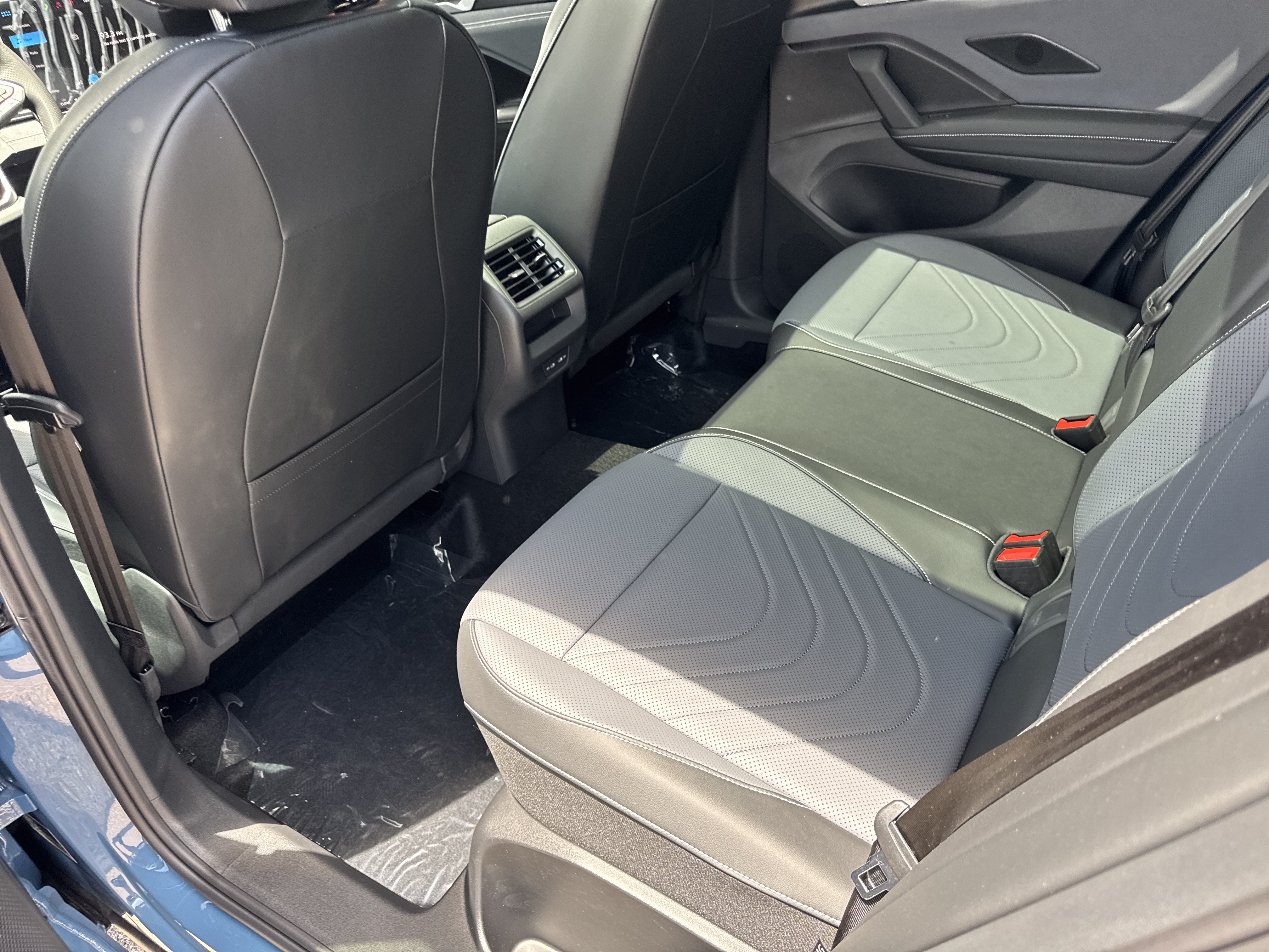 New 2026 Volkswagen Tiguan SE R-Line FWD image 20