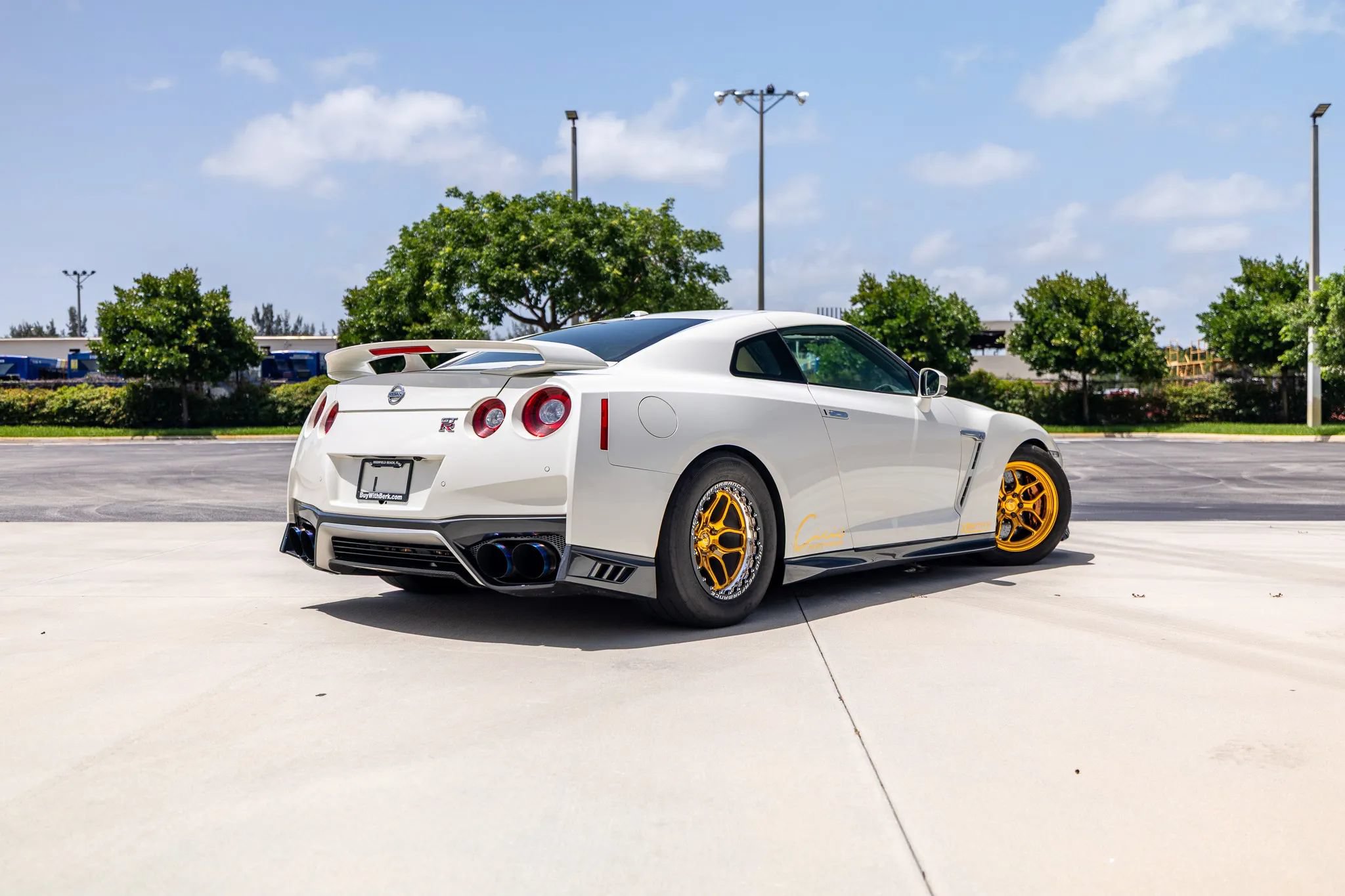 Used 2017 Nissan GT-R Premium w/ Premium Interior Package AWD/4WD image 65