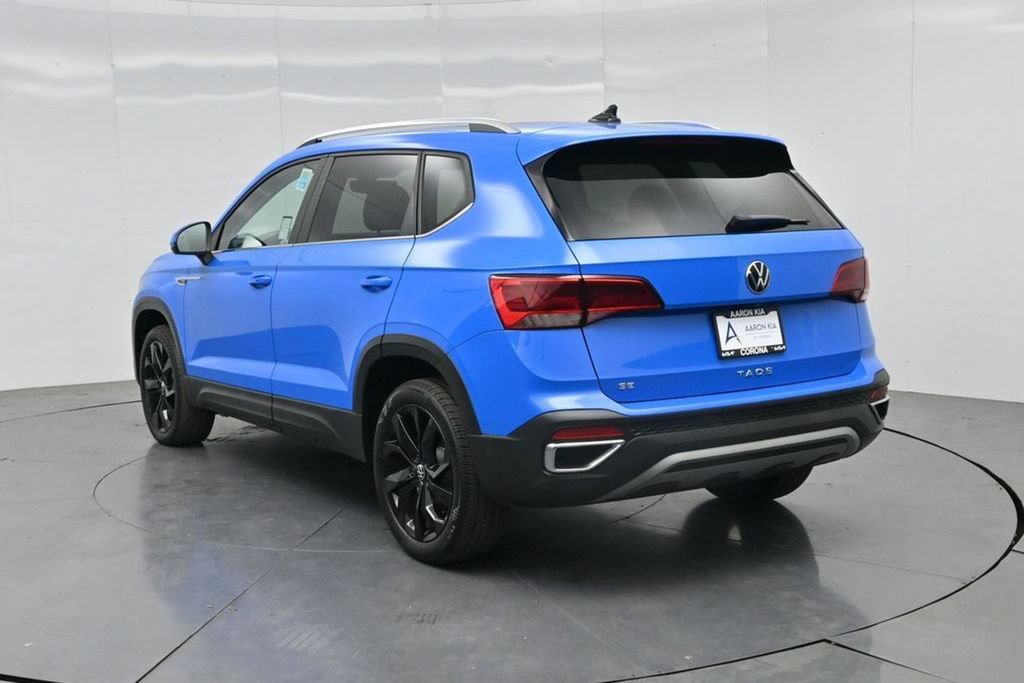 Used 2023 Volkswagen Taos SE w/ Panoramic Sunroof Package FWD image 5
