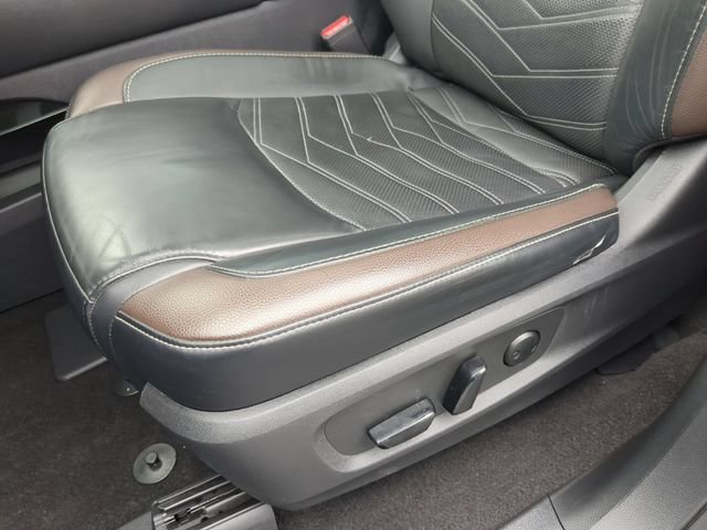 Used 2024 Nissan Pathfinder Platinum w/ Black Appearance Package AWD/4WD image 15