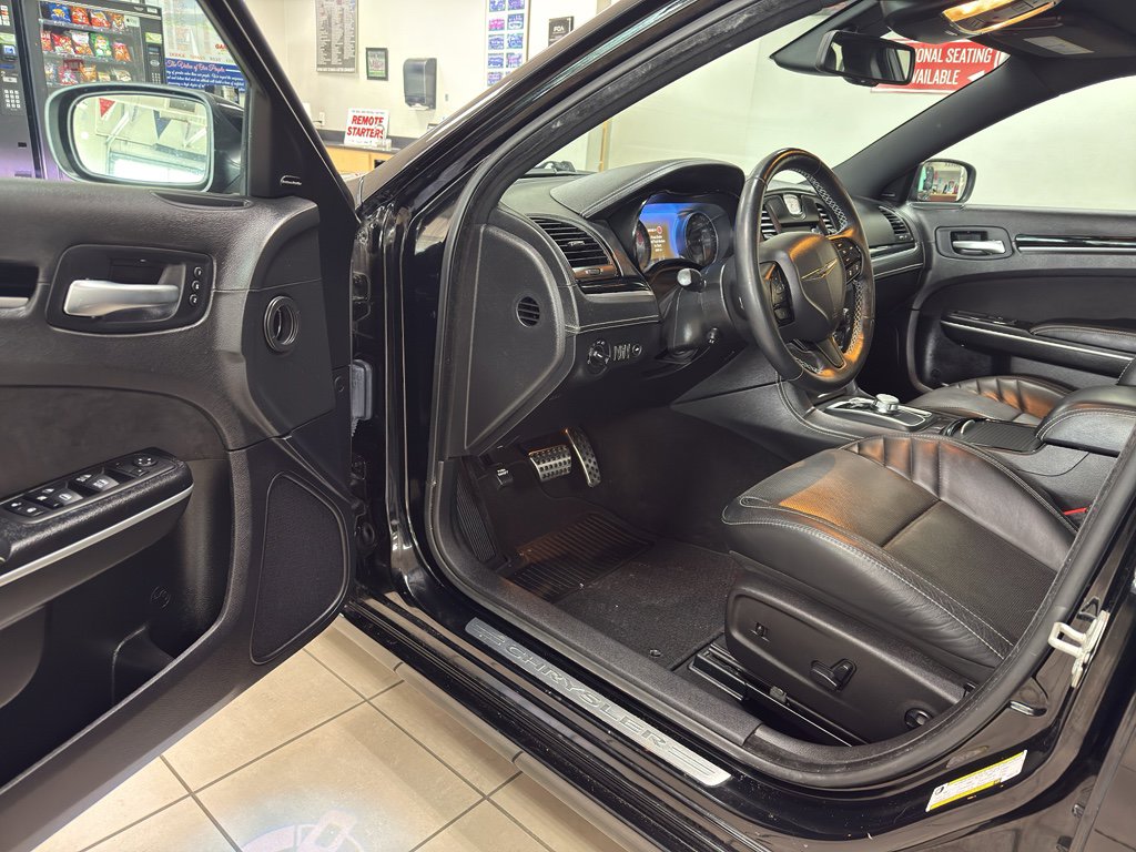 Used 2023 Chrysler 300 C image 10