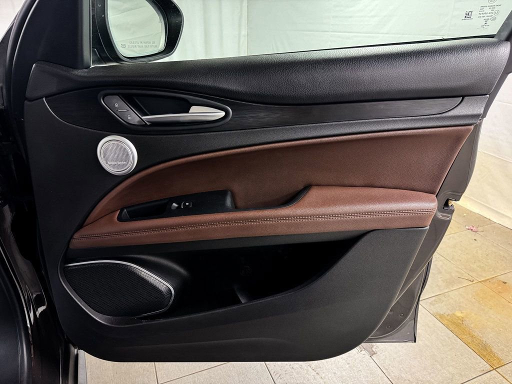 Used 2018 Alfa Romeo Stelvio AWD image 16