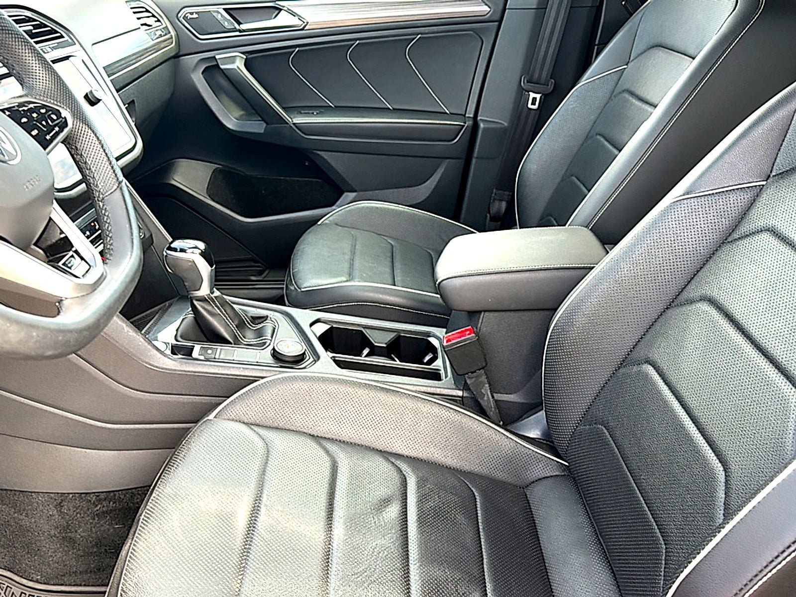 Used 2024 Volkswagen Tiguan SEL R-Line AWD/4WD image 13