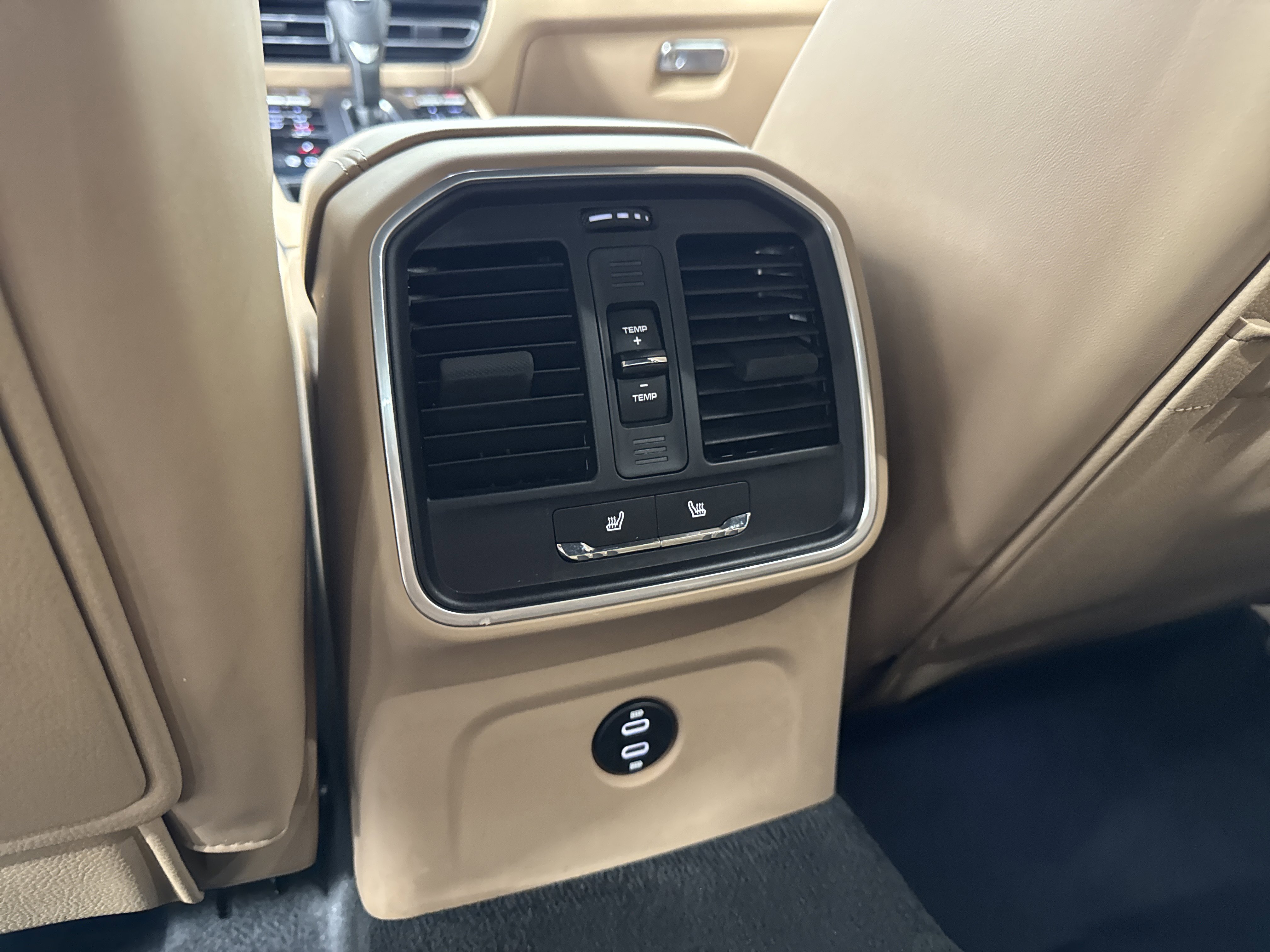 Used 2023 Porsche Macan Turbo image 25