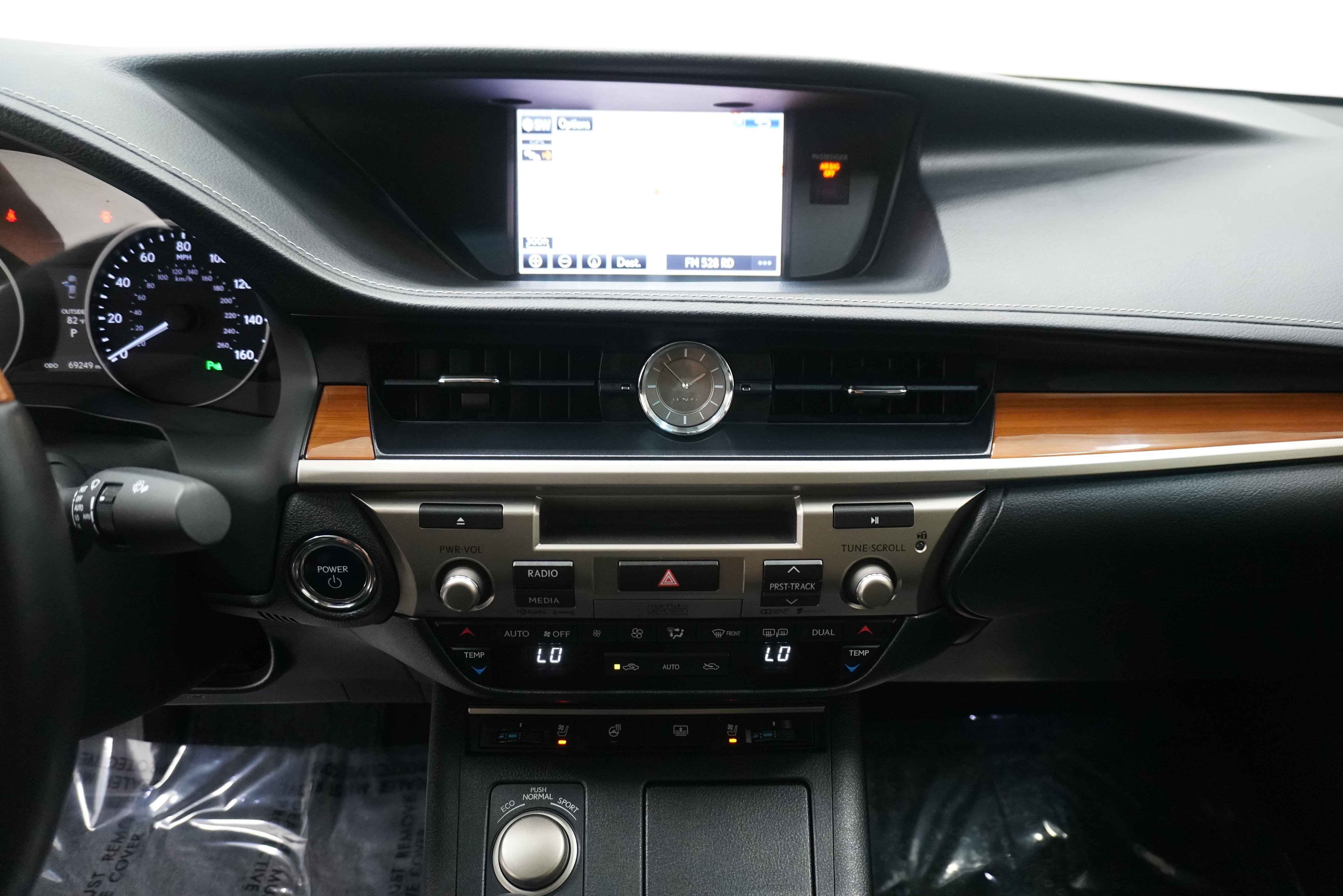 Used 2015 Lexus ES 300h FWD image 22