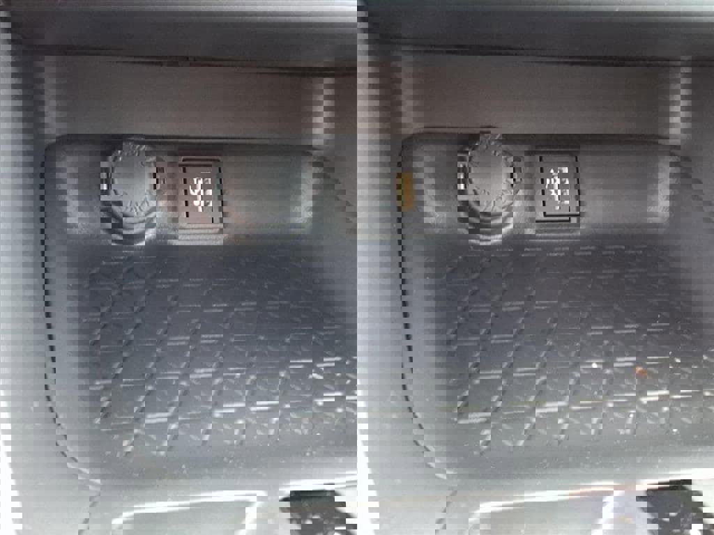 New 2025 Toyota RAV4 SE image 19