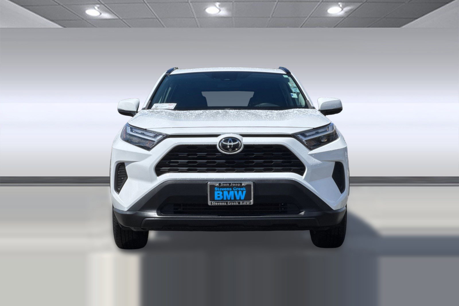 Used 2022 Toyota RAV4 XLE w/ Convenience Package image 5