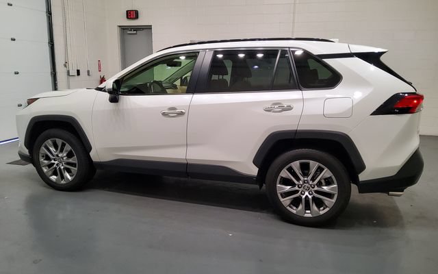 Used 2020 Toyota RAV4 Limited AWD/4WD image 5