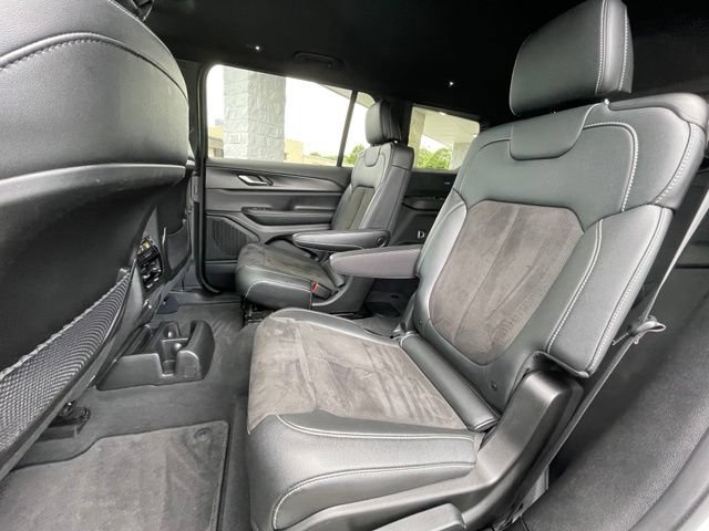 Used 2023 Jeep Grand Cherokee L Altitude AWD/4WD image 27