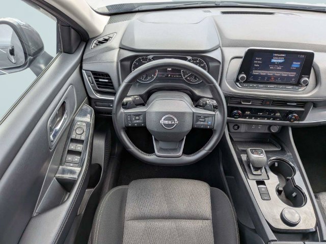 Used 2025 Nissan Rogue SV AWD/4WD image 15