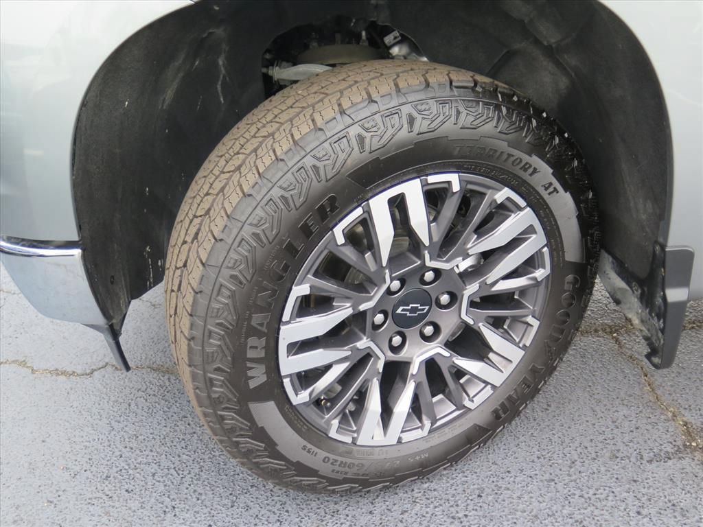 Used 2025 Chevrolet Silverado 1500 LT AWD/4WD image 18
