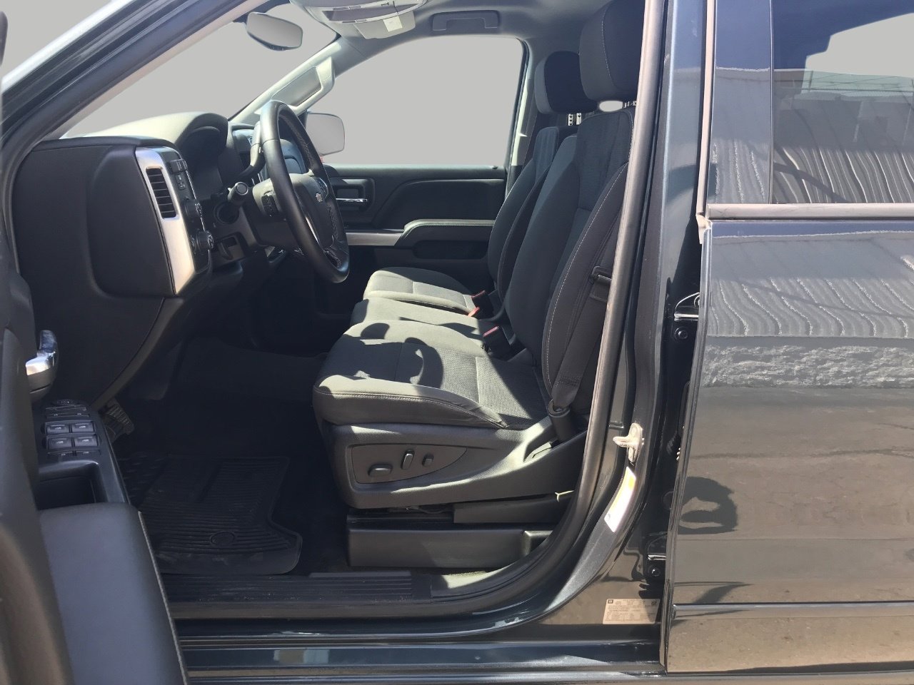 Used 2017 Chevrolet Silverado 1500 LT w/ All Star Edition AWD/4WD image 9