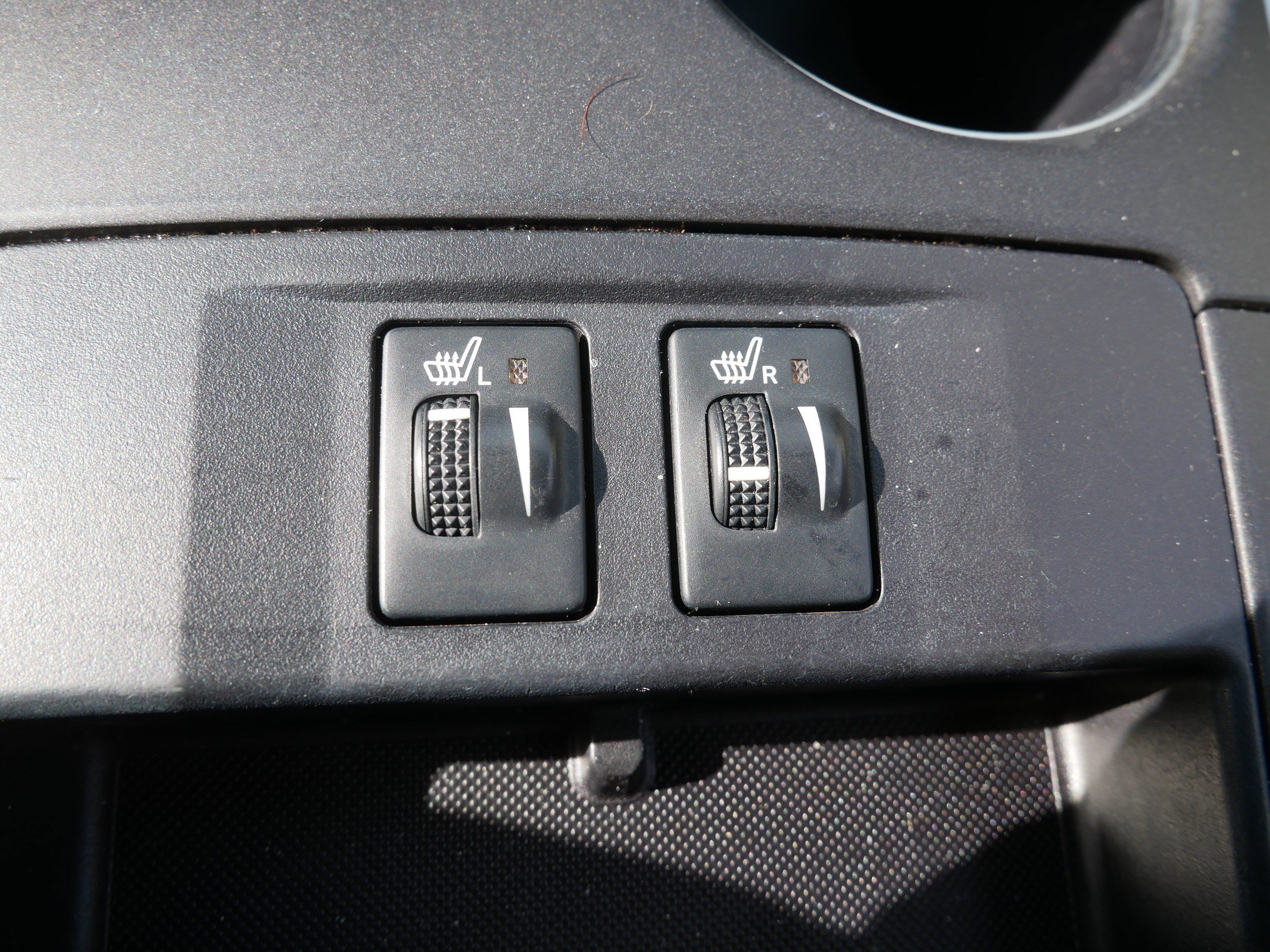 Used 2015 Toyota Camry XLE w/ Moonroof Package image 29