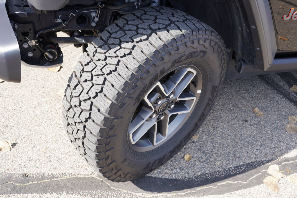 Certified 2026 Jeep Gladiator Mojave AWD/4WD image 13