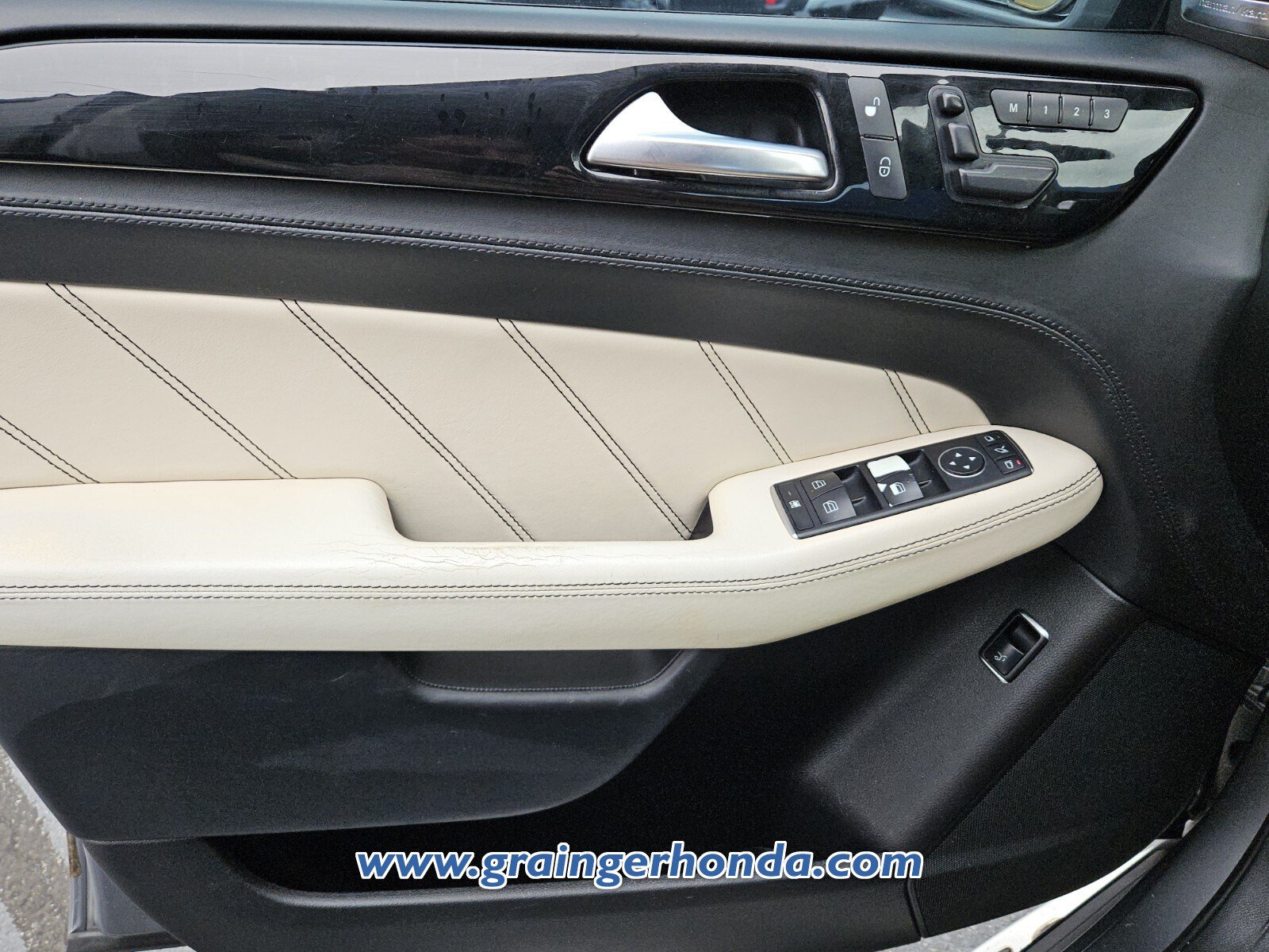 Used 2013 Mercedes-Benz ML 63 AMG 4MATIC image 23