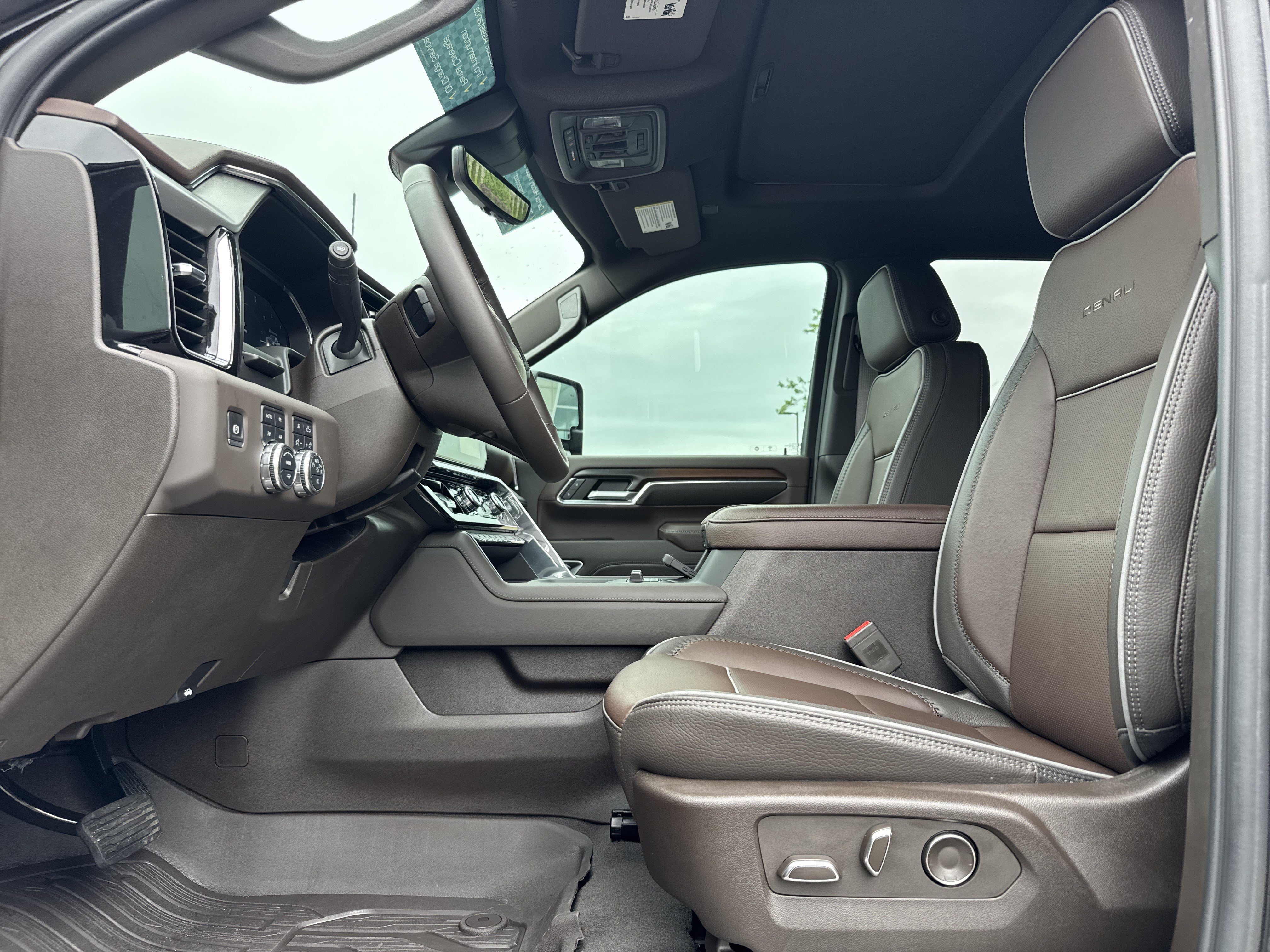 Used 2024 GMC Sierra 2500 Denali w/ Denali Reserve Package AWD/4WD image 16