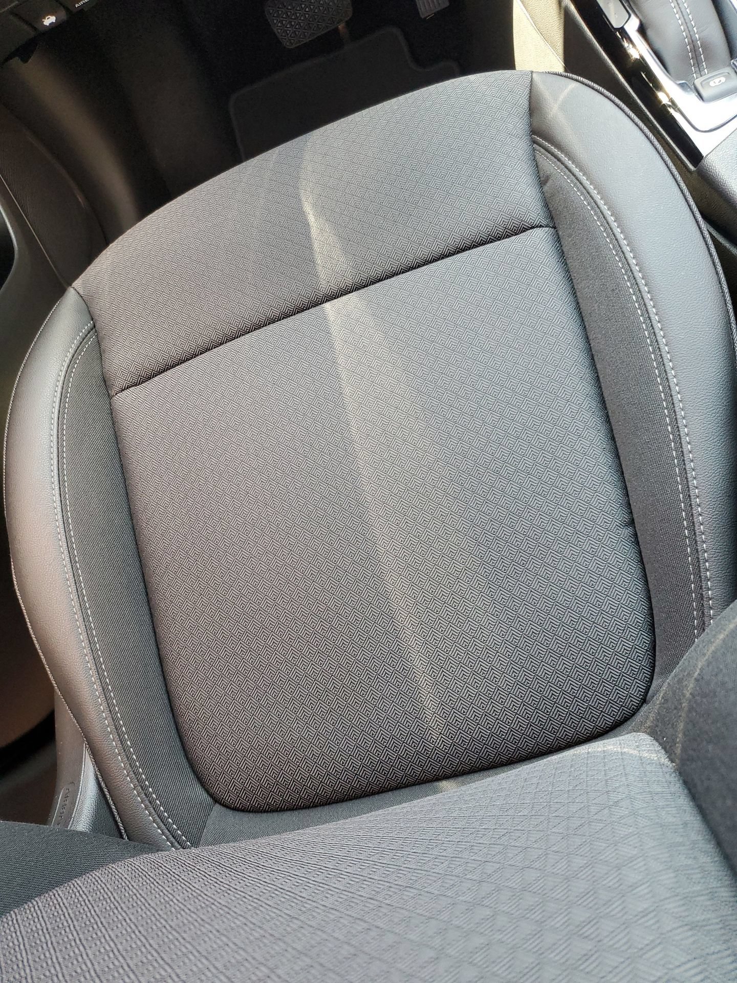 Used 2023 Buick Encore GX Select w/ Sport Touring Package FWD image 17