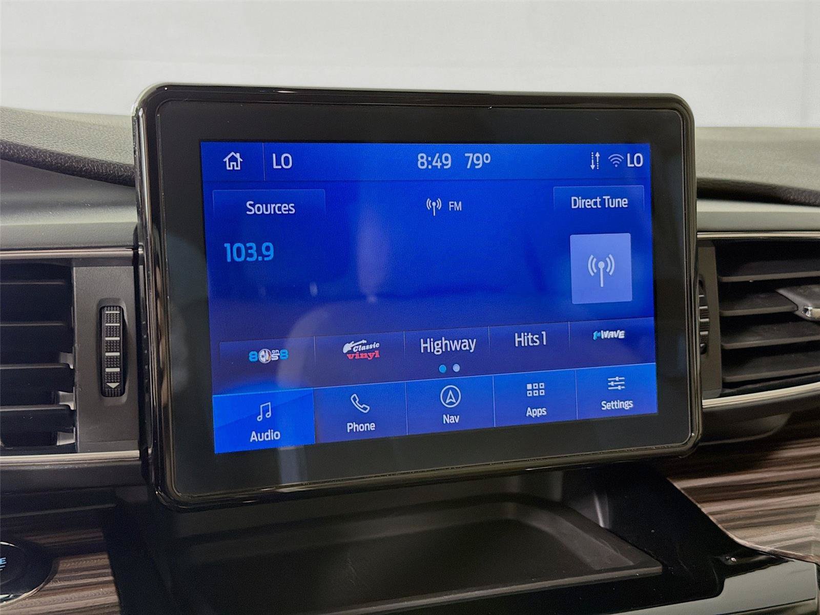 Used 2022 Ford Explorer Limited w/ Equipment Group 301A AWD/4WD image 19