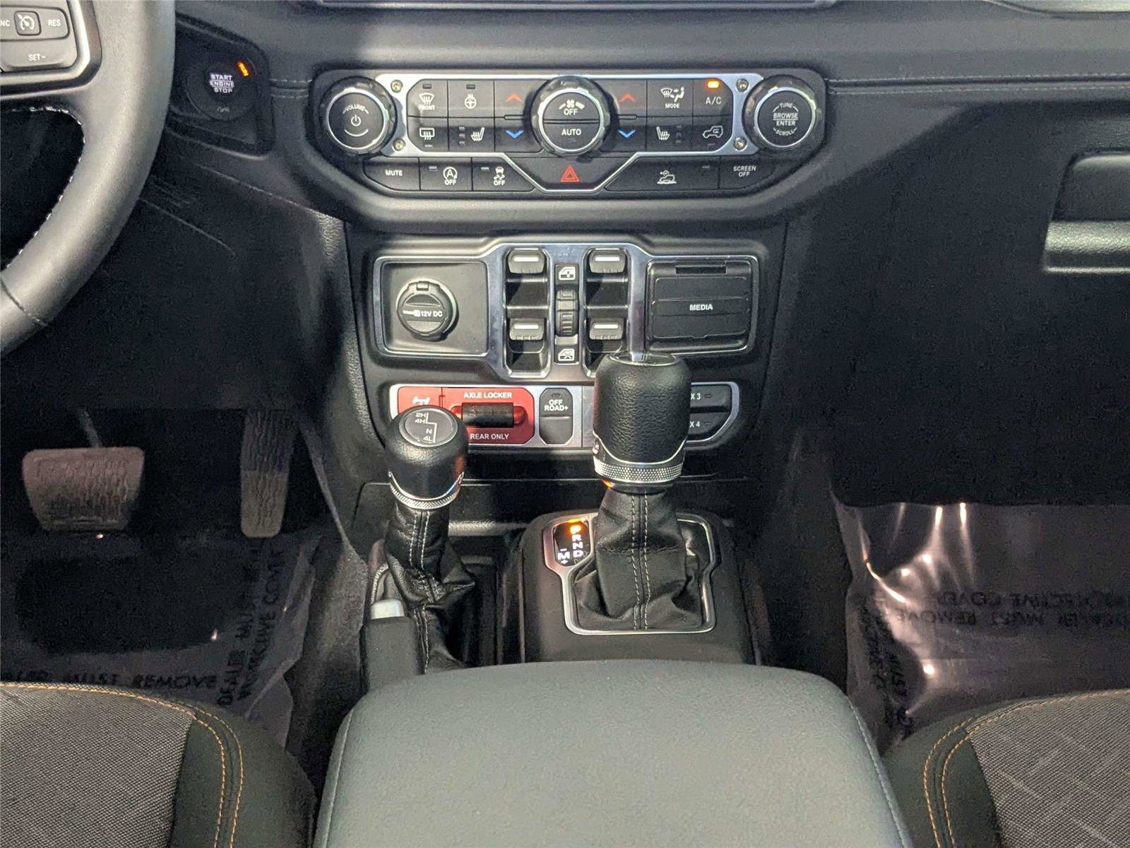 Used 2025 Jeep Gladiator Mojave w/ Convenience Group AWD/4WD image 40
