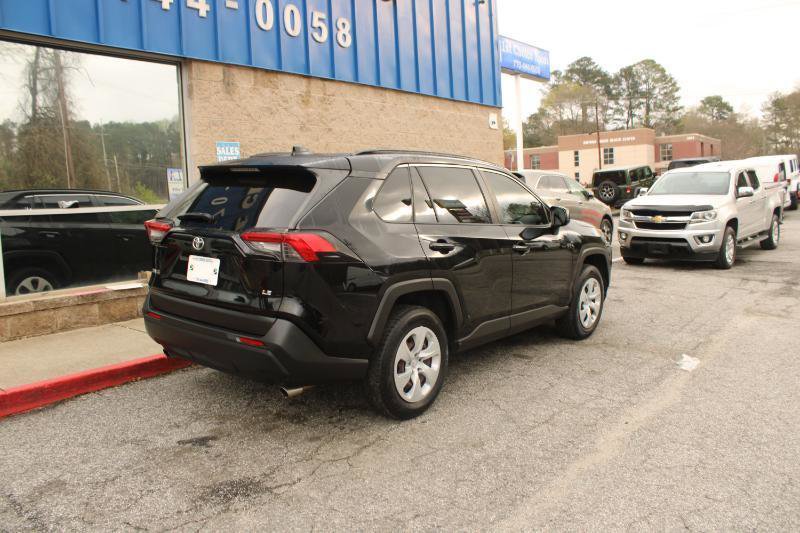 Used 2019 Toyota RAV4 LE image 3