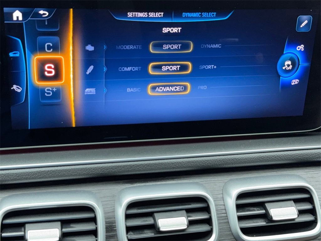 Used 2024 Mercedes-Benz GLE 53 AMG GLE 53 AMG NAV,CAM,PANO,CLMT S w/ Driver Assistance Package image 33