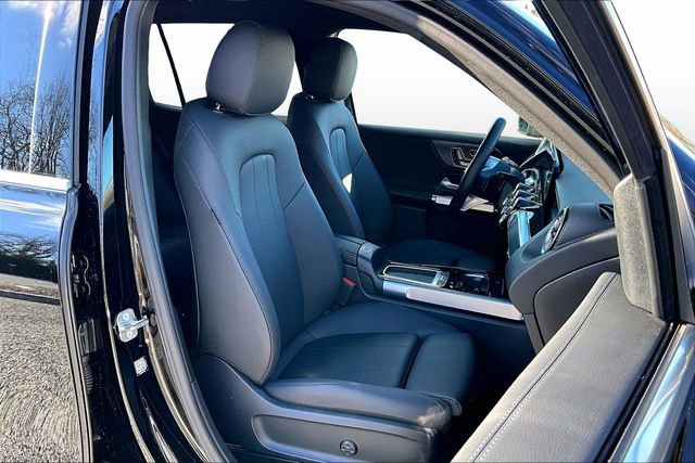 Used 2025 Mercedes-Benz GLB 250 4MATIC image 31