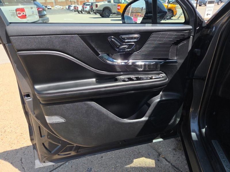 Used 2022 Lincoln Corsair AWD w/ Premium Package image 25