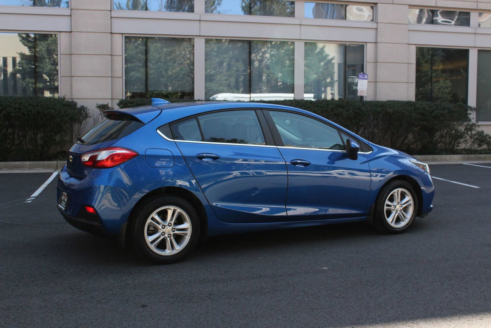 Used 2018 Chevrolet Cruze LT w/ Convenience Package FWD image 7