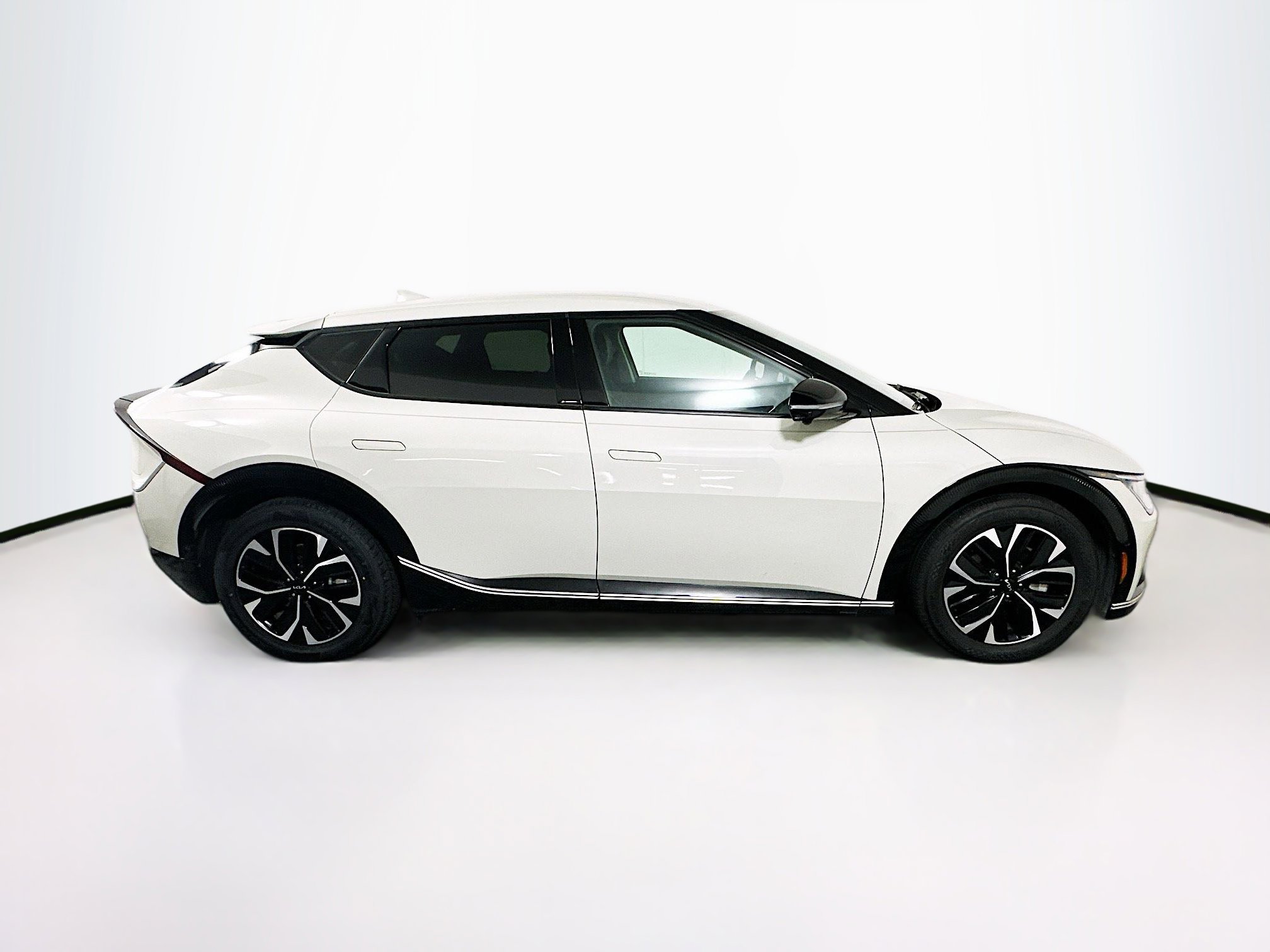 Used 2023 Kia EV6 Wind w/ Wind Technology Package AWD/4WD image 10