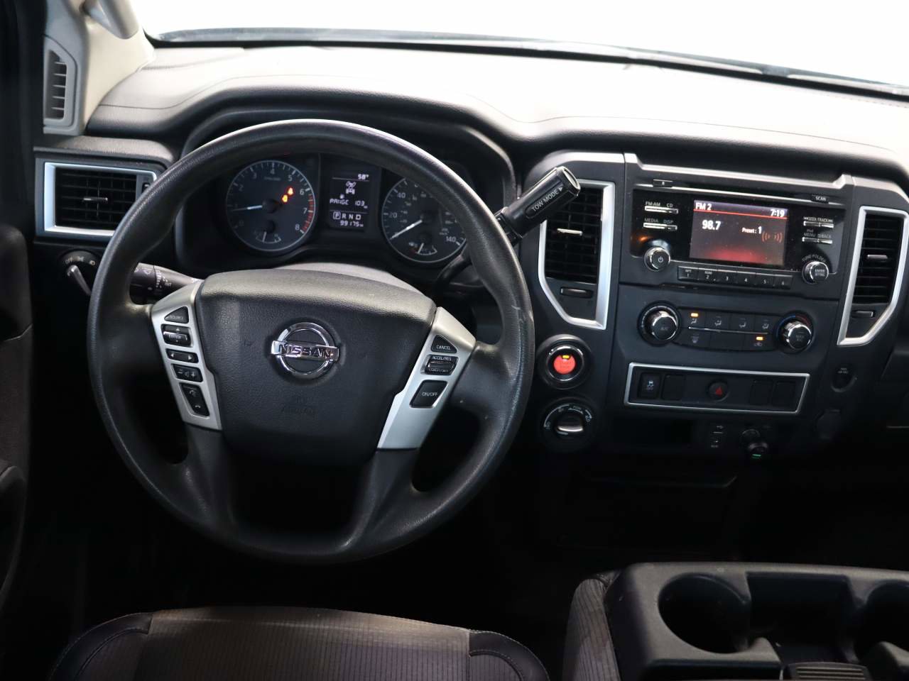 Used 2018 Nissan Titan S image 11