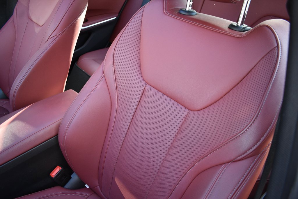 Used 2025 BMW 330i xDrive Sedan image 11