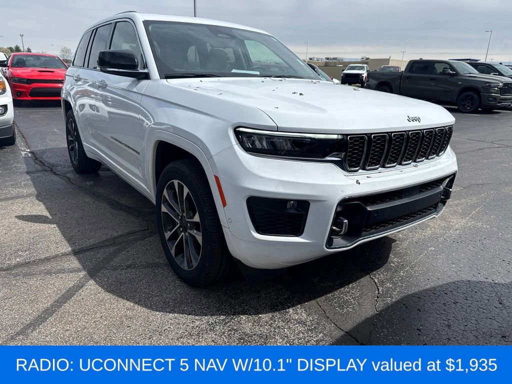 Used 2022 Jeep Grand Cherokee Overland w/ Luxury Tech Group IV AWD/4WD image 3