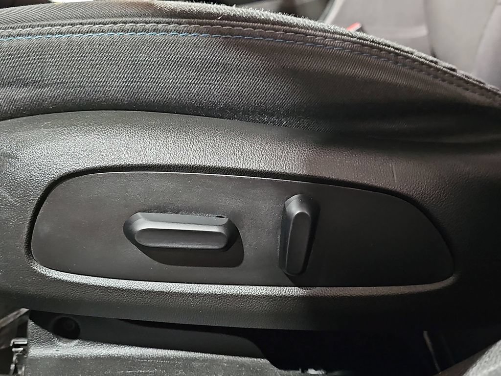 Certified 2018 Chevrolet Cruze LT w/ LT Convenience Package FWD image 32