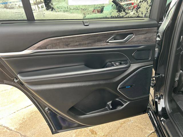 Used 2021 Jeep Grand Cherokee L Overland w/ Luxury Tech Group IV image 9